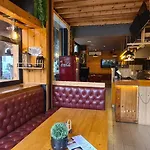 Cozy 1894 Heritage Maisonette - 1gbps - Jk 7towers
